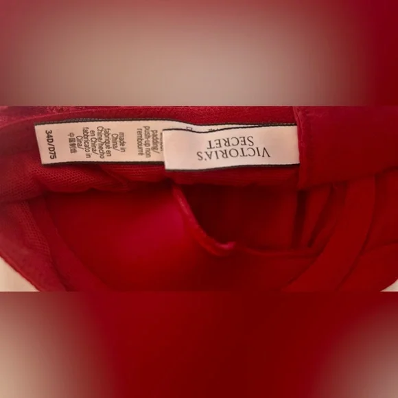 Victoria's Secret Vibrant Red Velvet Dream Angels Push-Up Without Padding Bra - Picture 2 of 2